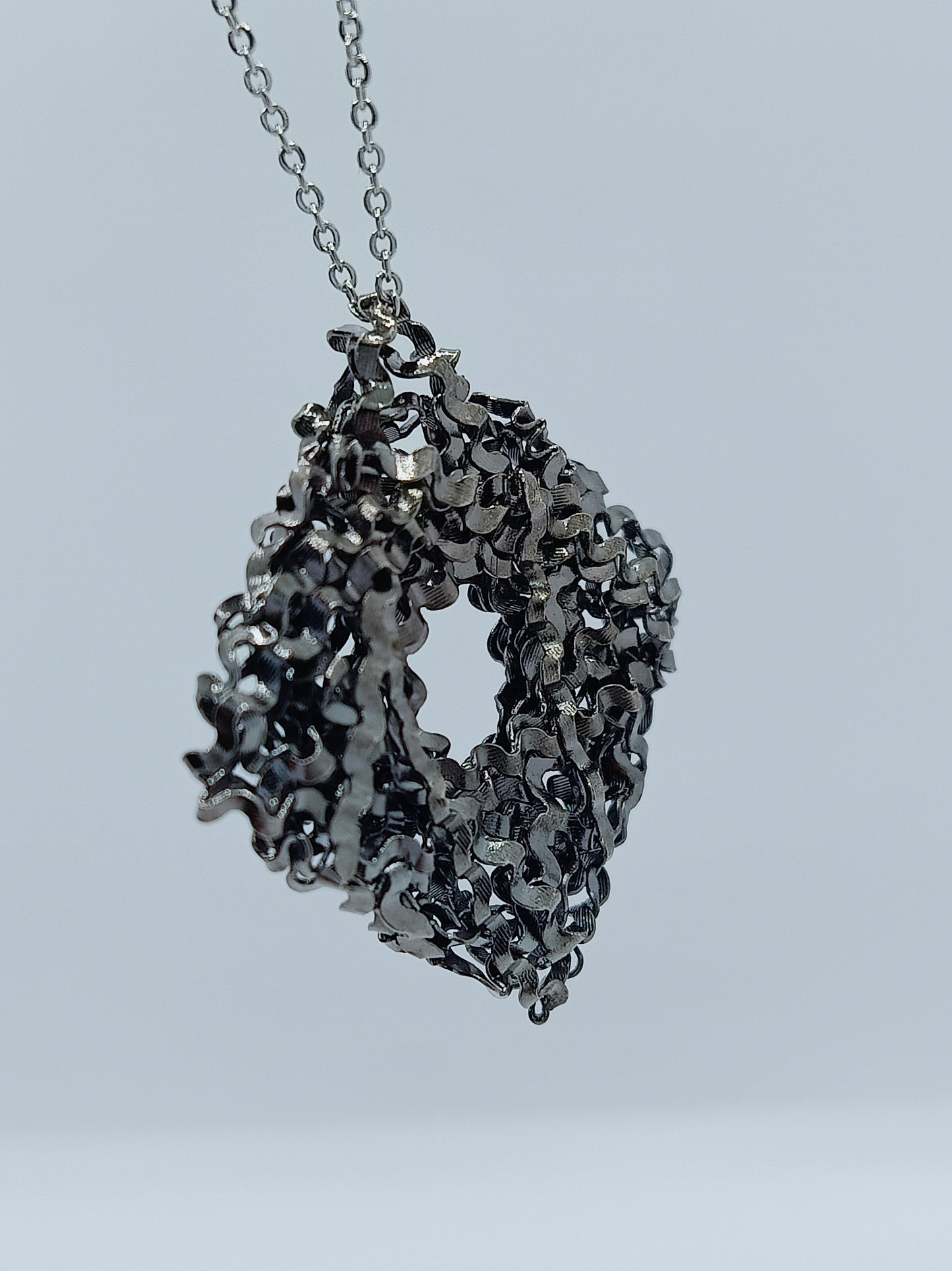 unique chain pendent