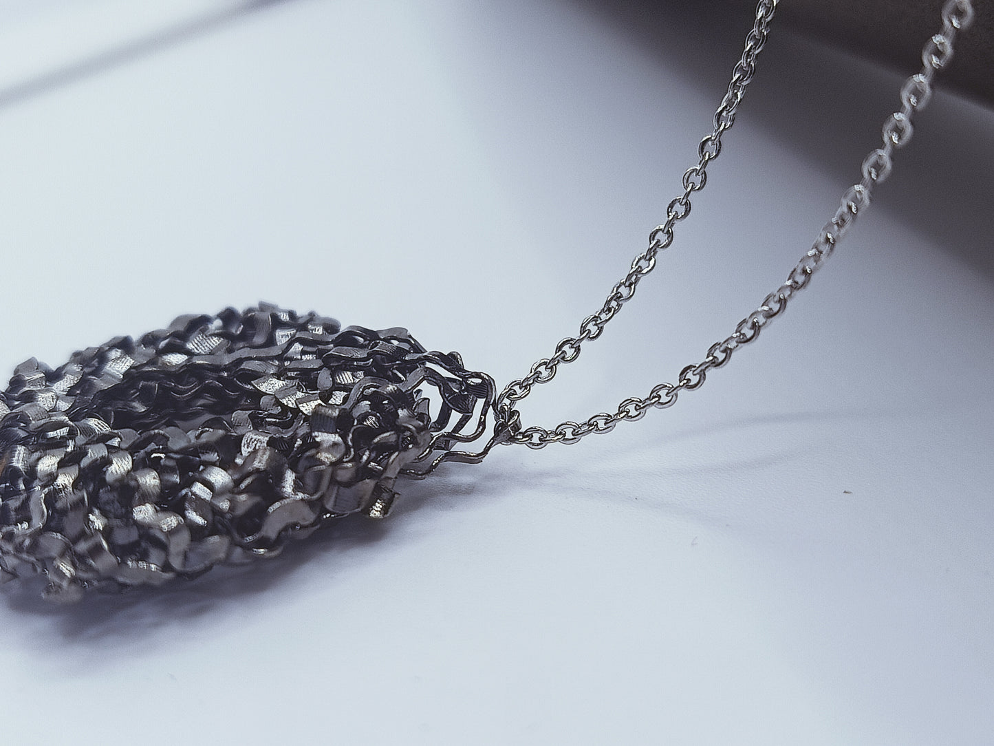 unique chain pendent